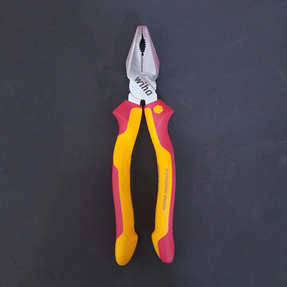 Tăng khả năng xử lý công việc với dòng kìm điện Wiha cao cấp