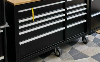 Tủ Dụng Cụ Nên Mua Loại Cố Định Hay Có Bánh Xe?