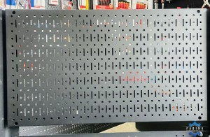 Tấm lưới Pegboard 69x40cm màu đen treo tường đa năng Fabina